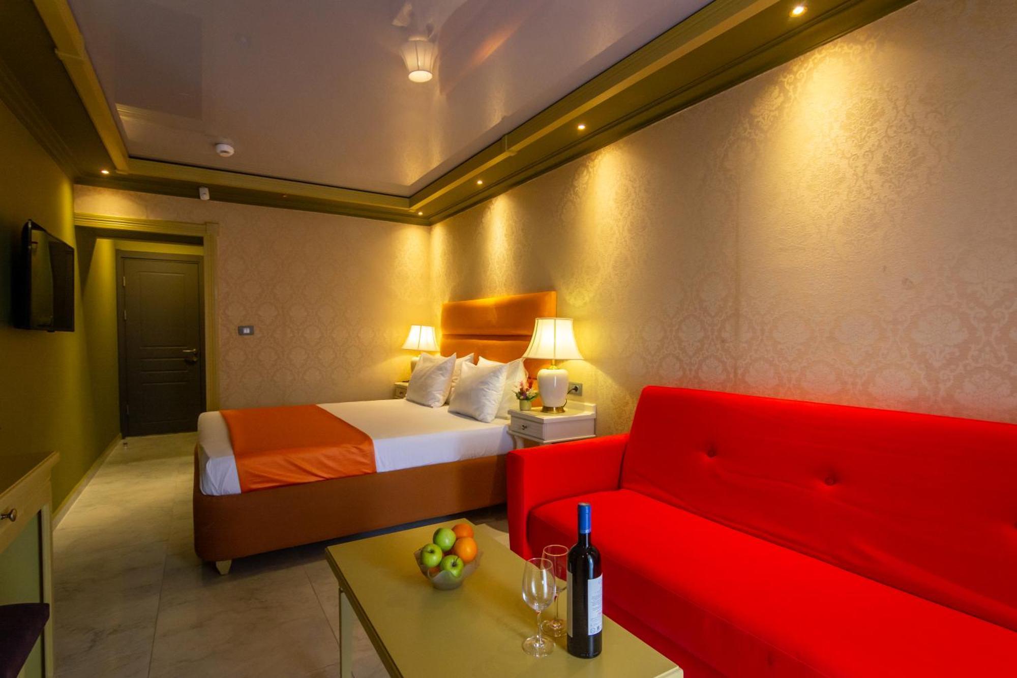 Hotel Craiova By Phoenicia Blue View Olimp Exterior photo
